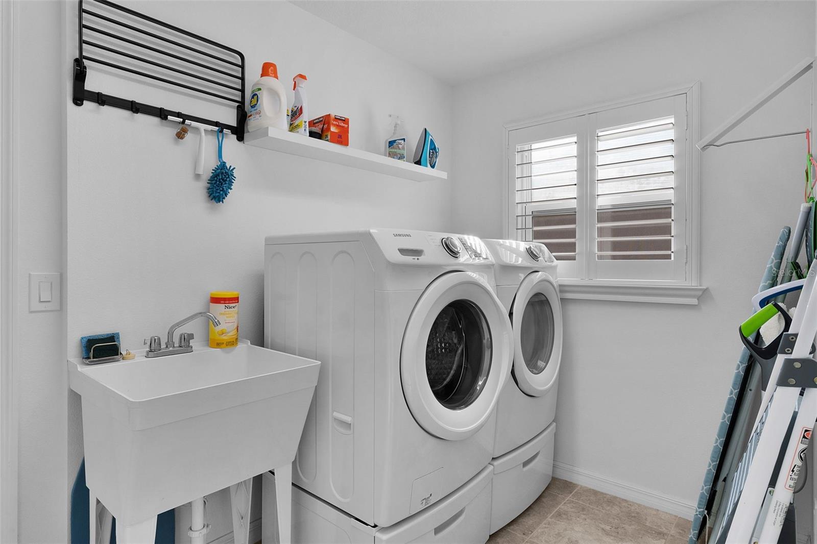 VILLAGES/MARION PHILLIPS VILLA - Residential