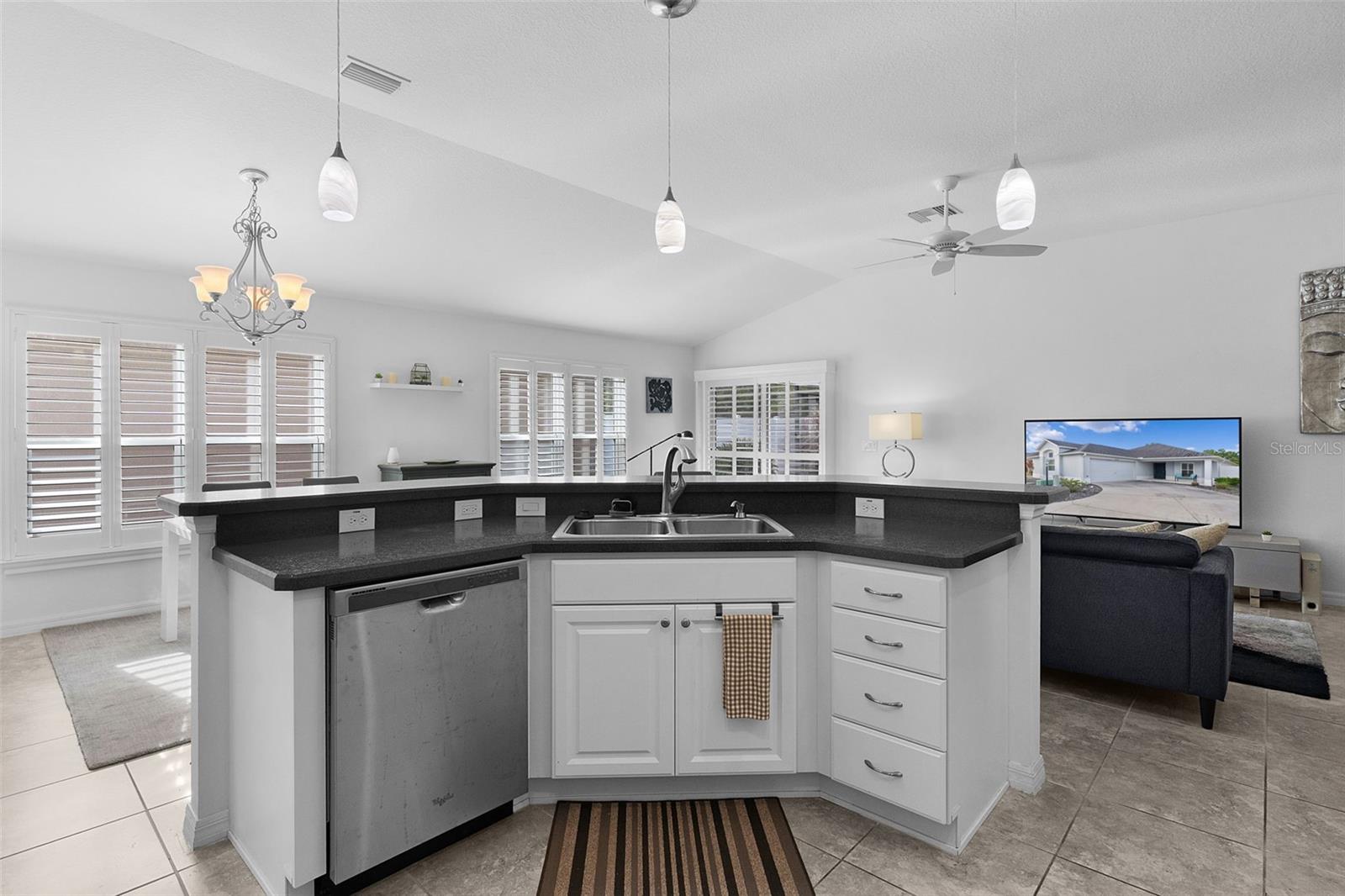 VILLAGES/MARION PHILLIPS VILLA - Residential