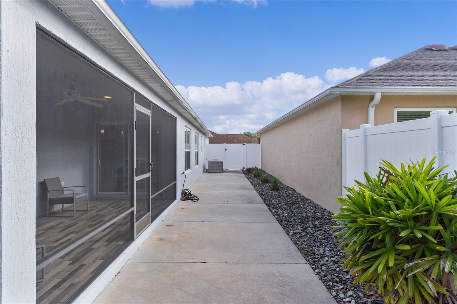 VILLAGES/MARION PHILLIPS VILLA - Residential