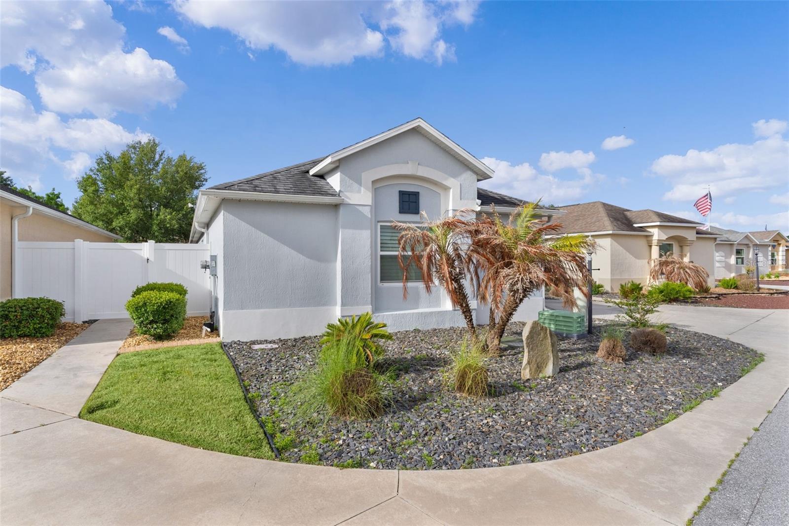 VILLAGES/MARION PHILLIPS VILLA - Residential