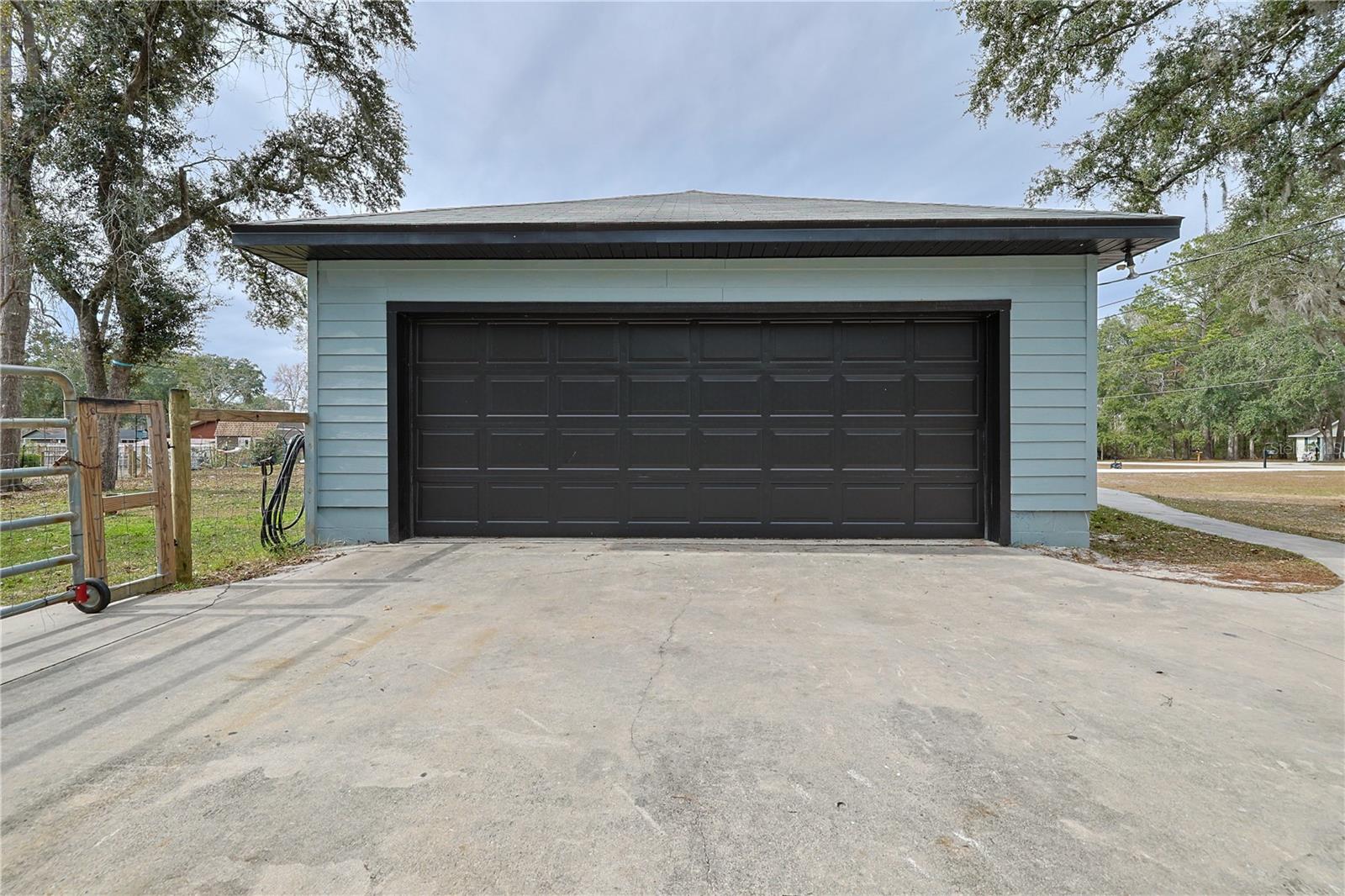 HOLLY BROOK - Residential