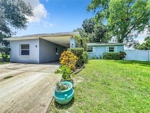 A home in LAKELAND