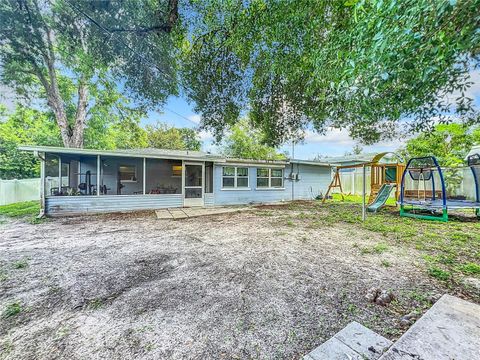 A home in LAKELAND