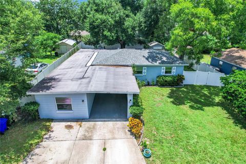 A home in LAKELAND