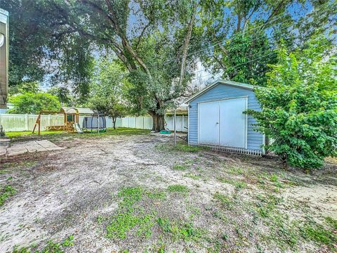 A home in LAKELAND