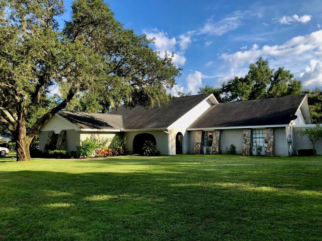 Photo of 805 Cottage Hill Way, Brandon, FL 33511 (MLS # TB8426986)