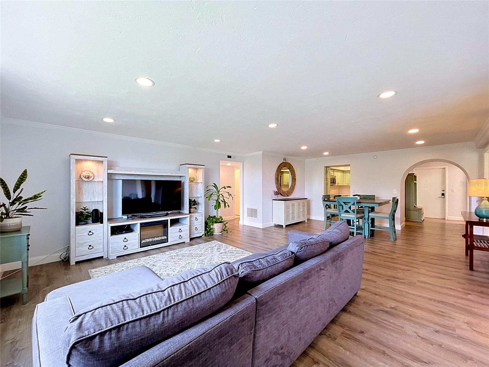 RACQUET CLUB NORTHEAST CONDO THE - Residential
