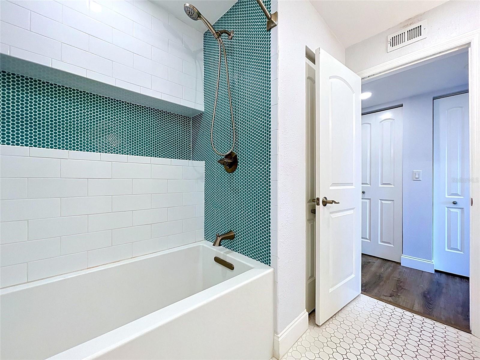 RACQUET CLUB NORTHEAST CONDO THE - Residential