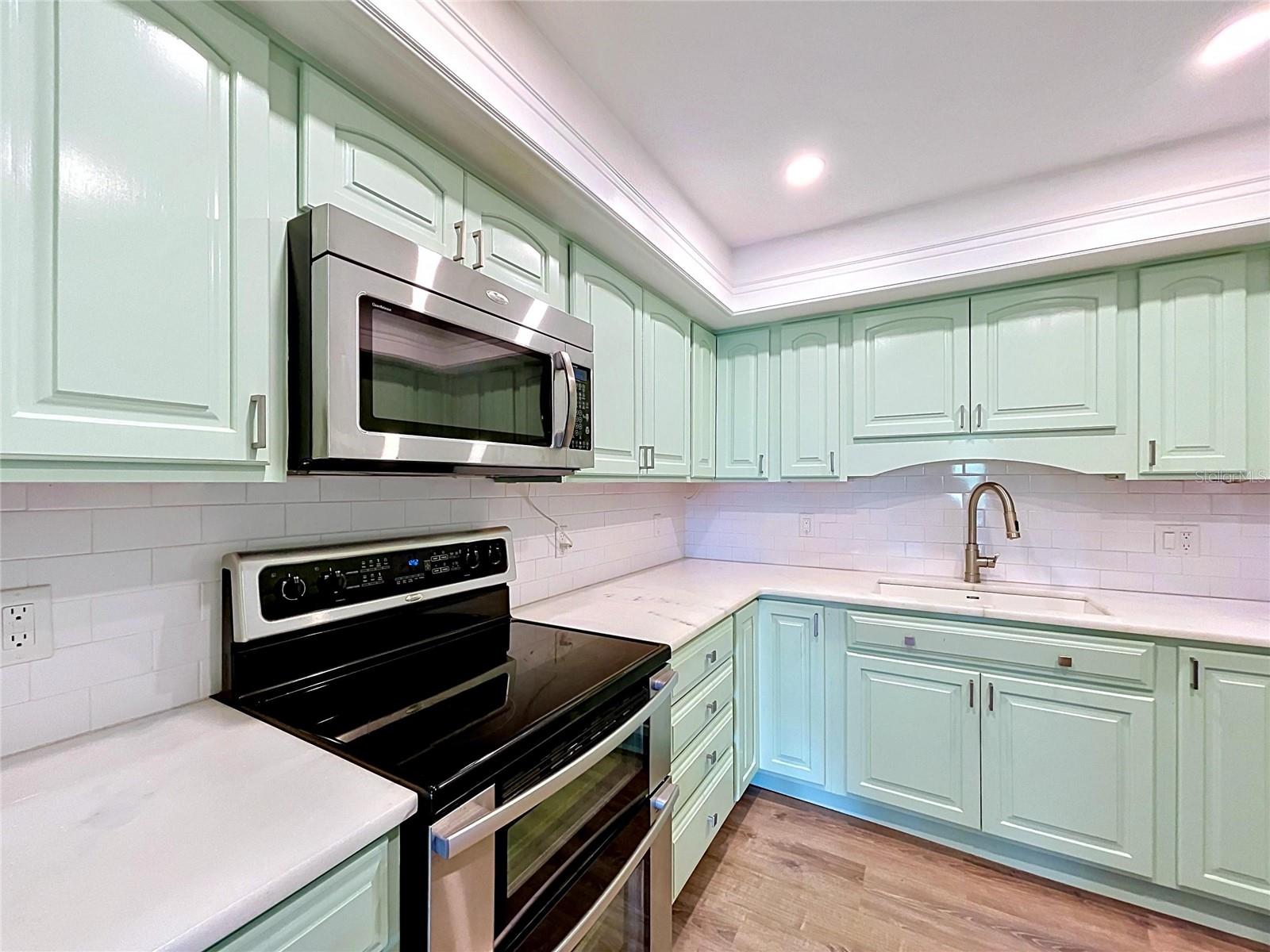 RACQUET CLUB NORTHEAST CONDO THE - Residential