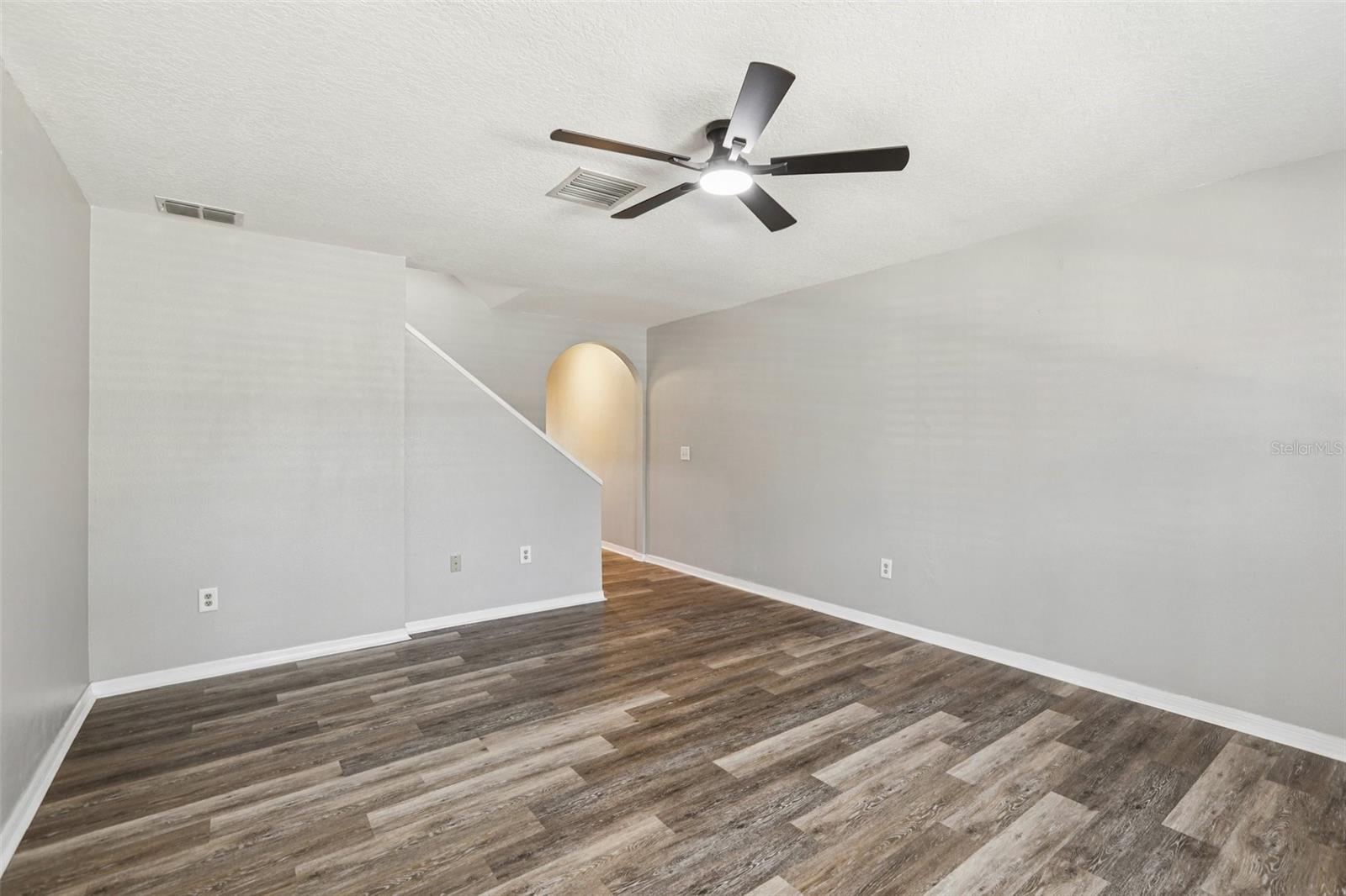 THE TWNHMS AT KENSINGTON - Residential