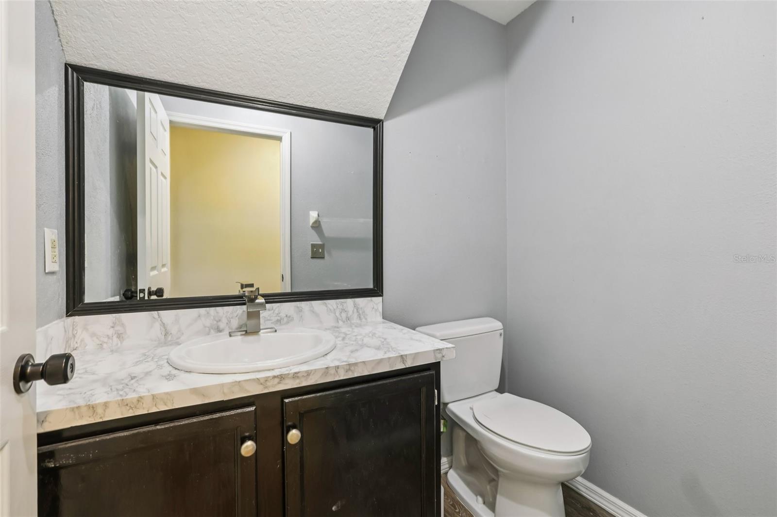 THE TWNHMS AT KENSINGTON - Residential