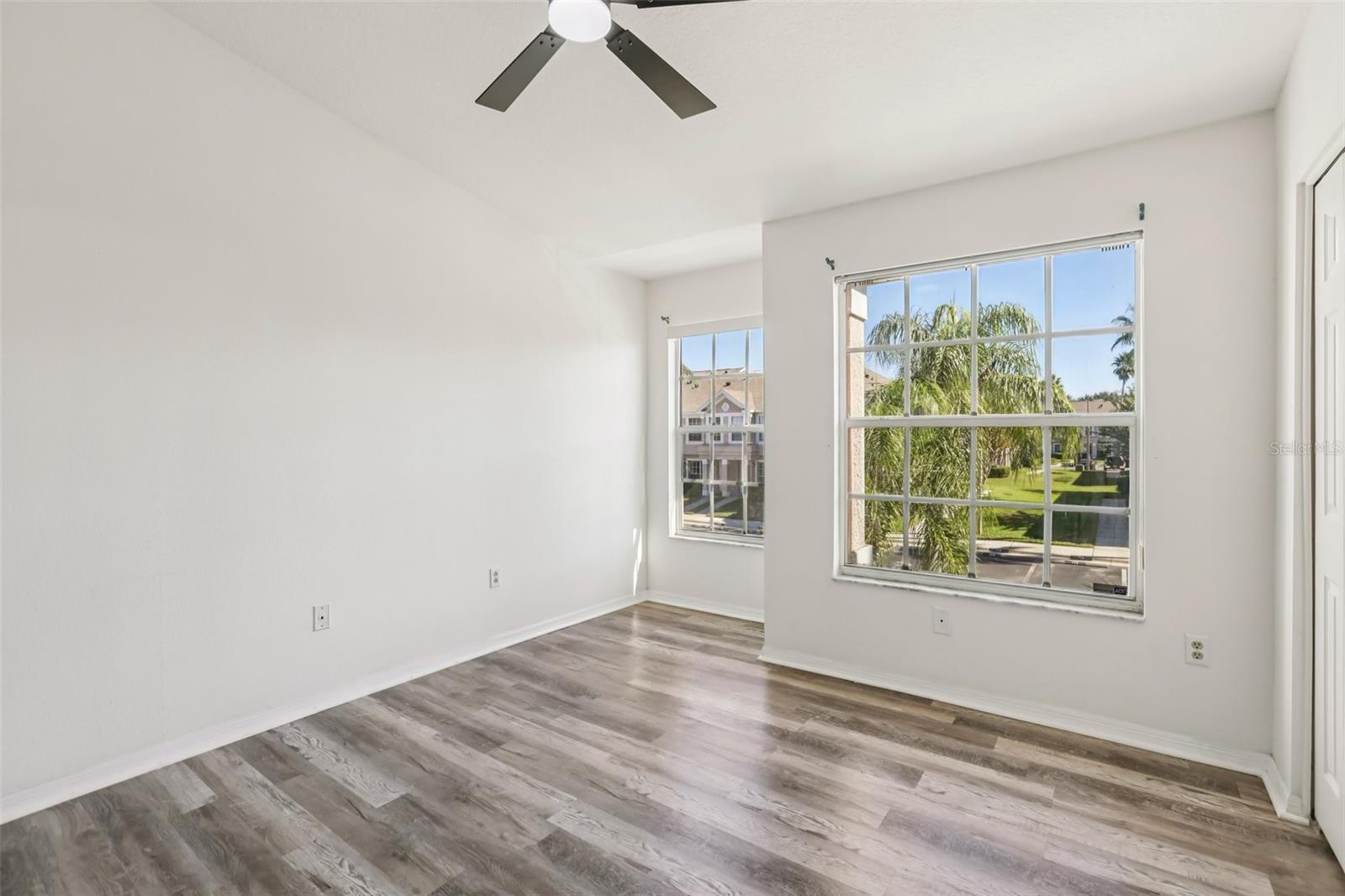 THE TWNHMS AT KENSINGTON - Residential