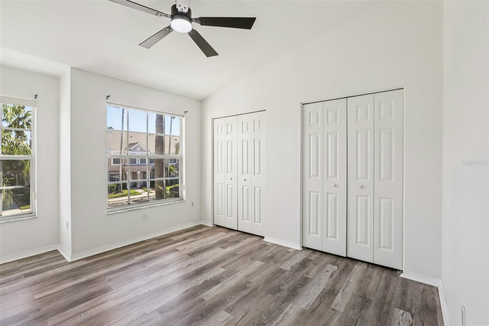 THE TWNHMS AT KENSINGTON - Residential