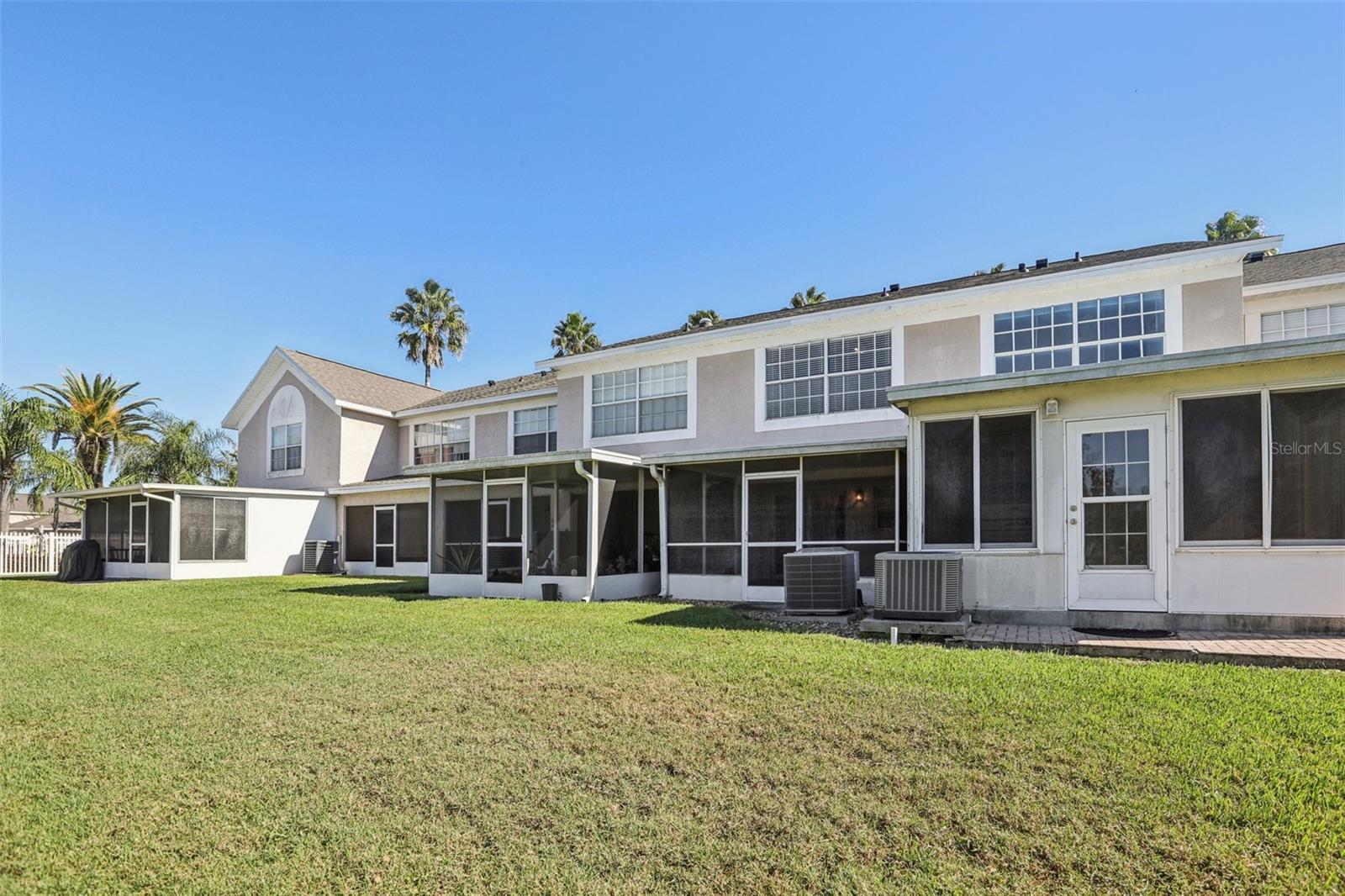 THE TWNHMS AT KENSINGTON - Residential