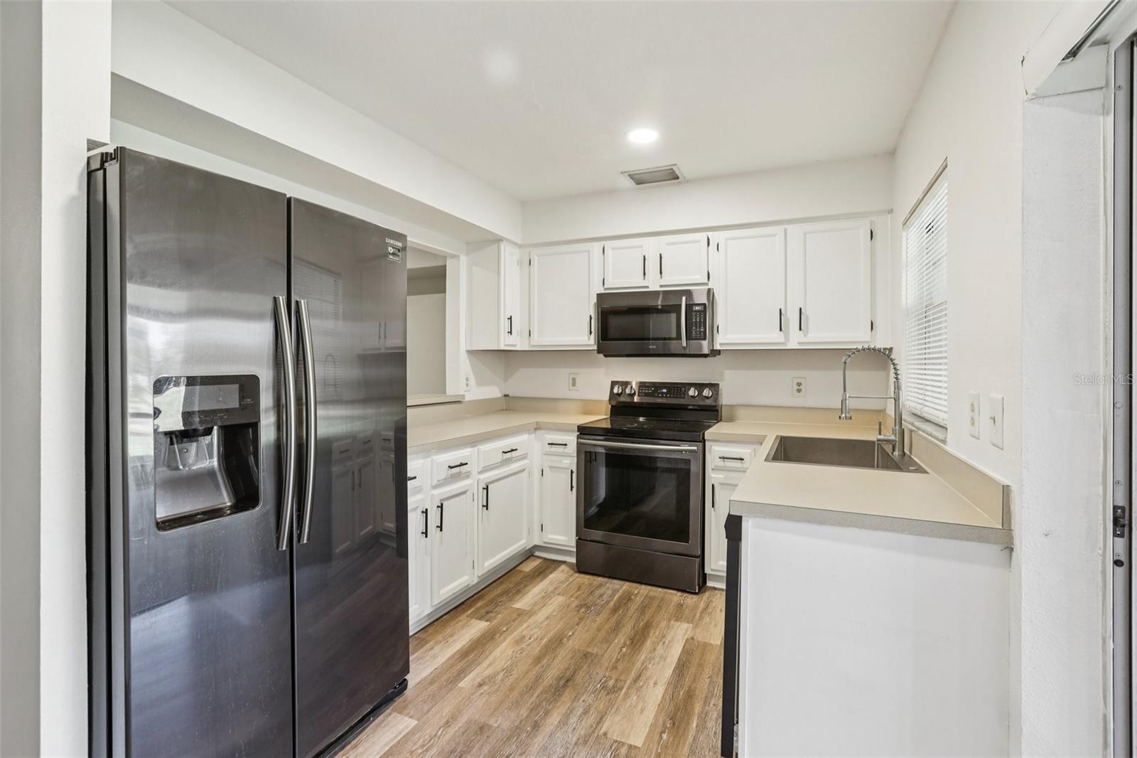 THE TWNHMS AT KENSINGTON - Residential