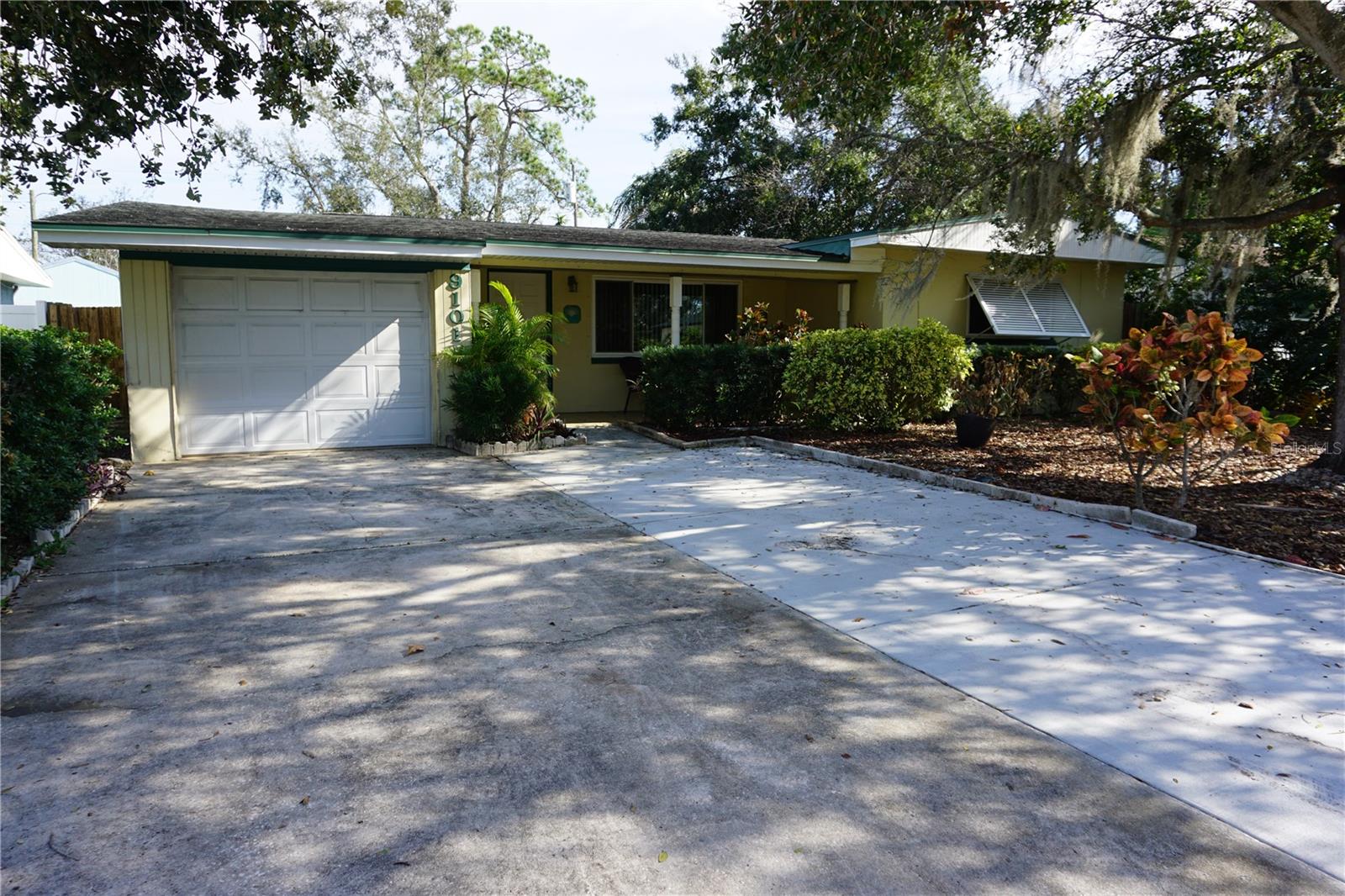 SUN LIT SHORES - Residential Lease