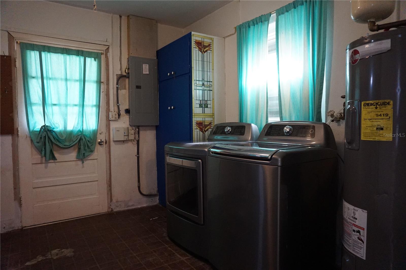 SUN LIT SHORES - Residential Lease