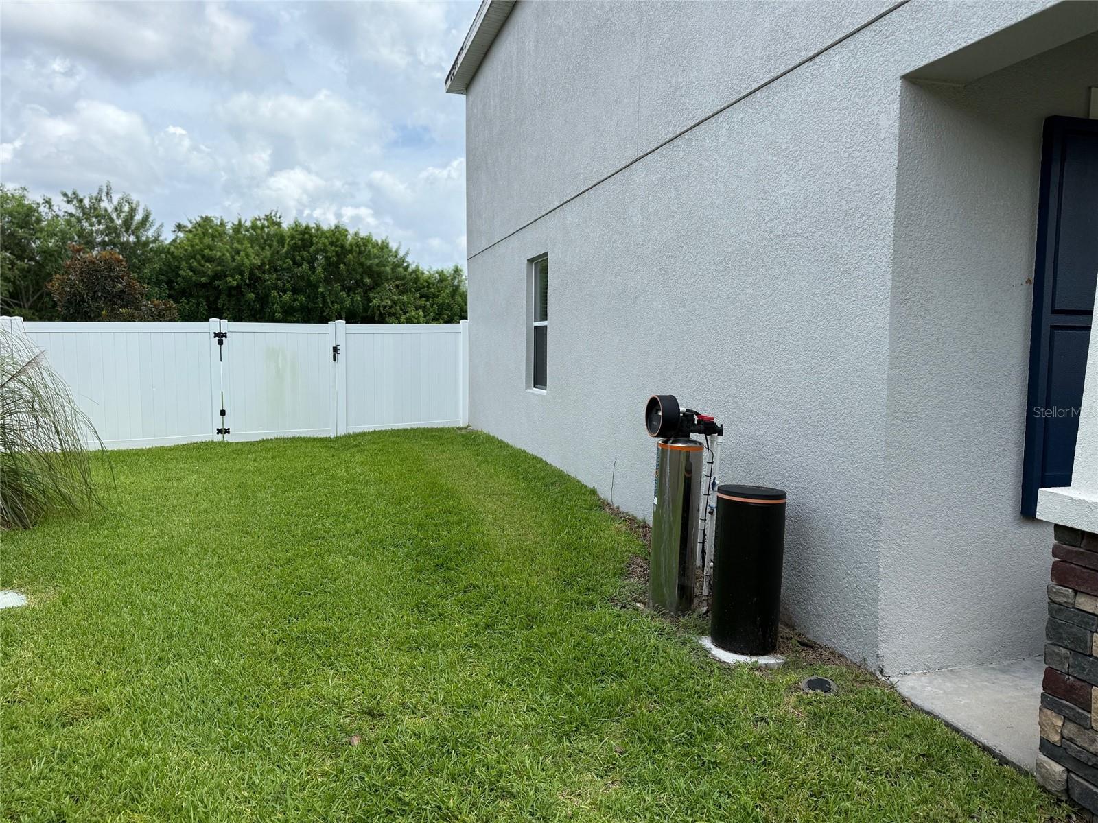 12236 FAIRLAWN DRIVE