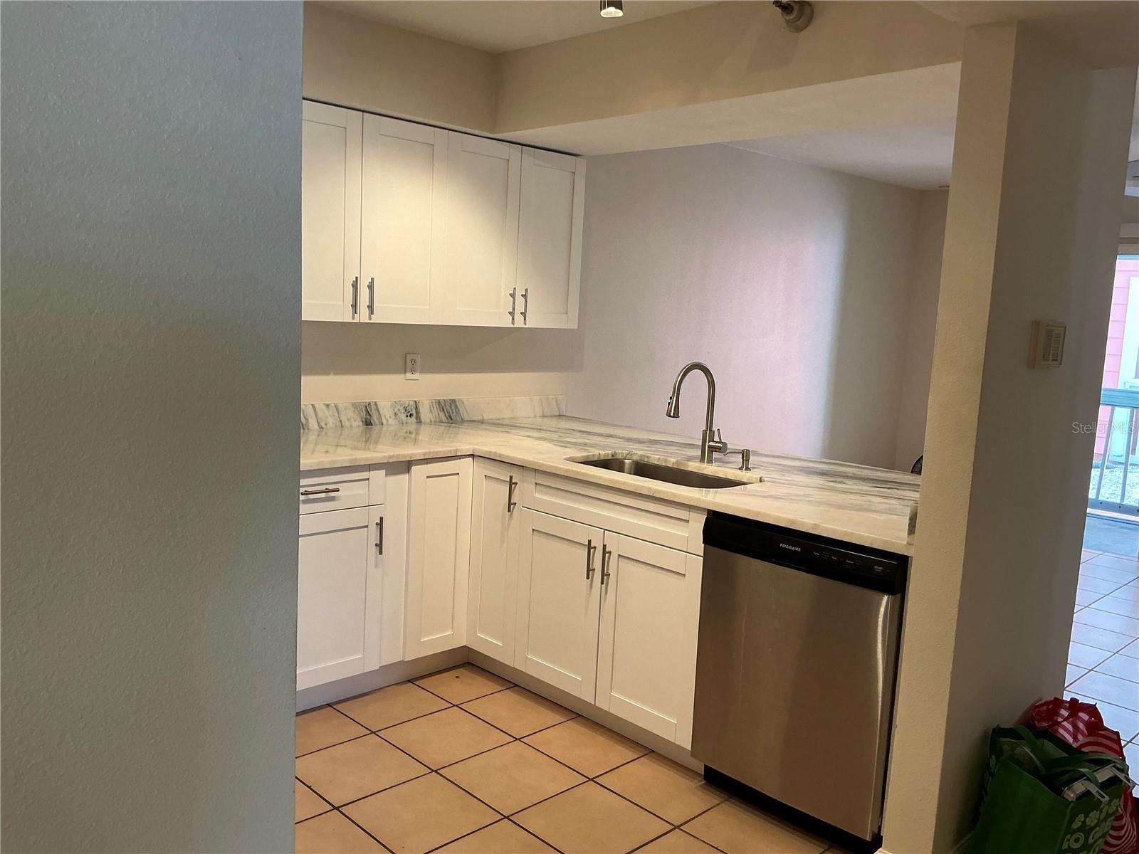 3002 W CLEVELAND STREET B4