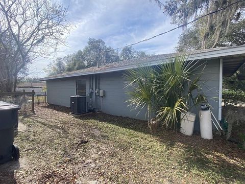 A home in LAKELAND