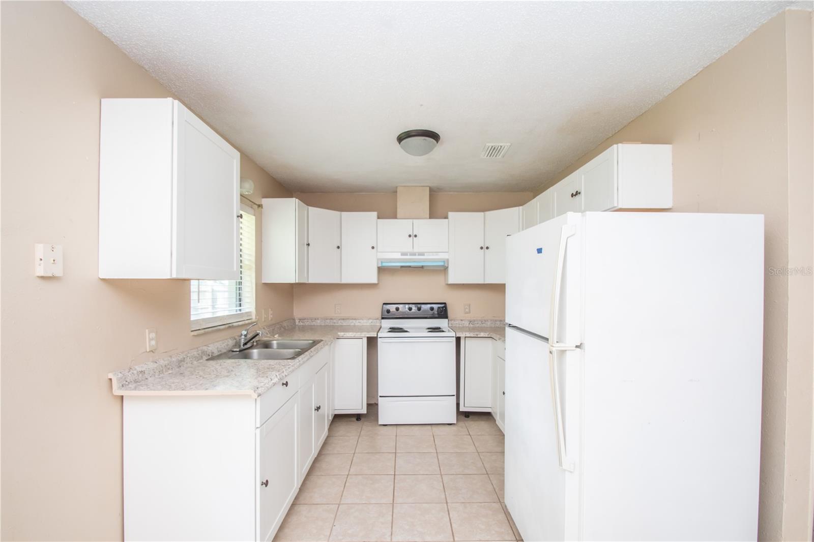 HILL N DALE - Residential Lease