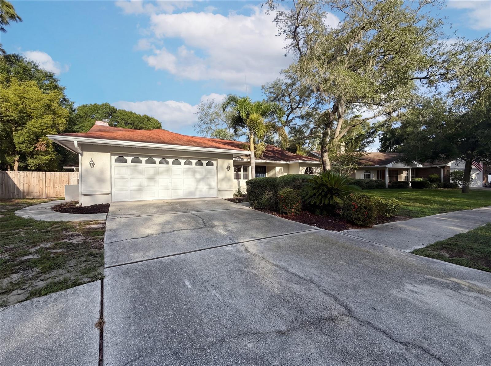 1015 KNOLLWOOD COURT