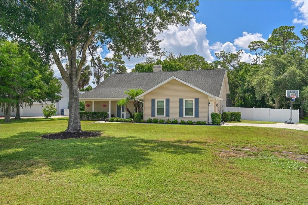 Photo of 305 Mill Run E, Bradenton, FL 34212 (MLS # A4698800)