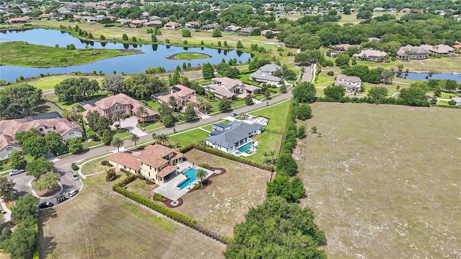 HEATHROW COUNTRY ESTATE - Residential