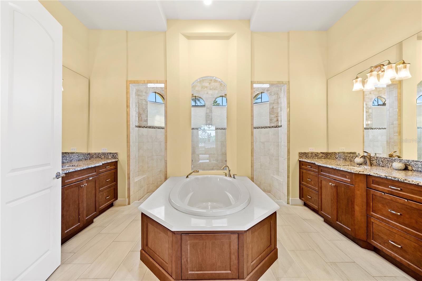 HEATHROW COUNTRY ESTATE - Residential