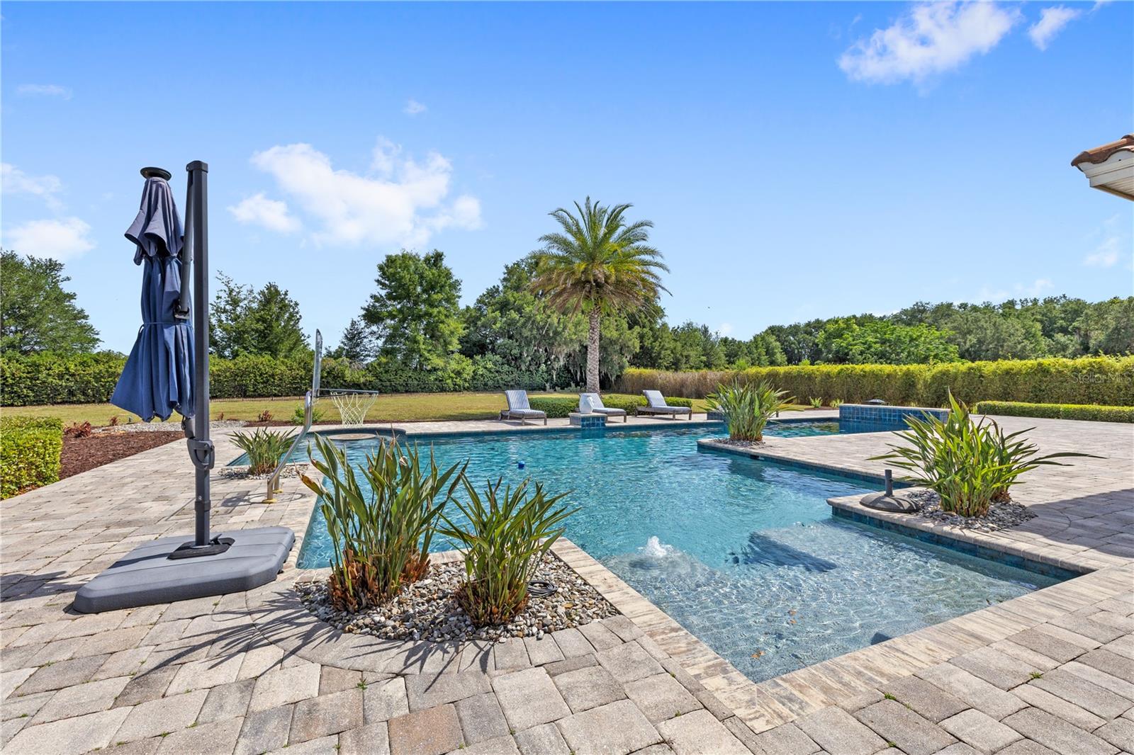 HEATHROW COUNTRY ESTATE - Residential