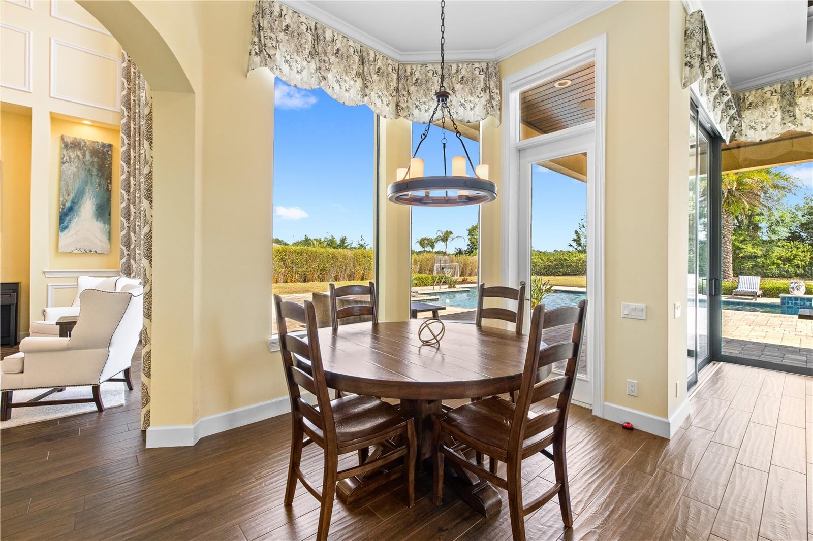 HEATHROW COUNTRY ESTATE - Residential