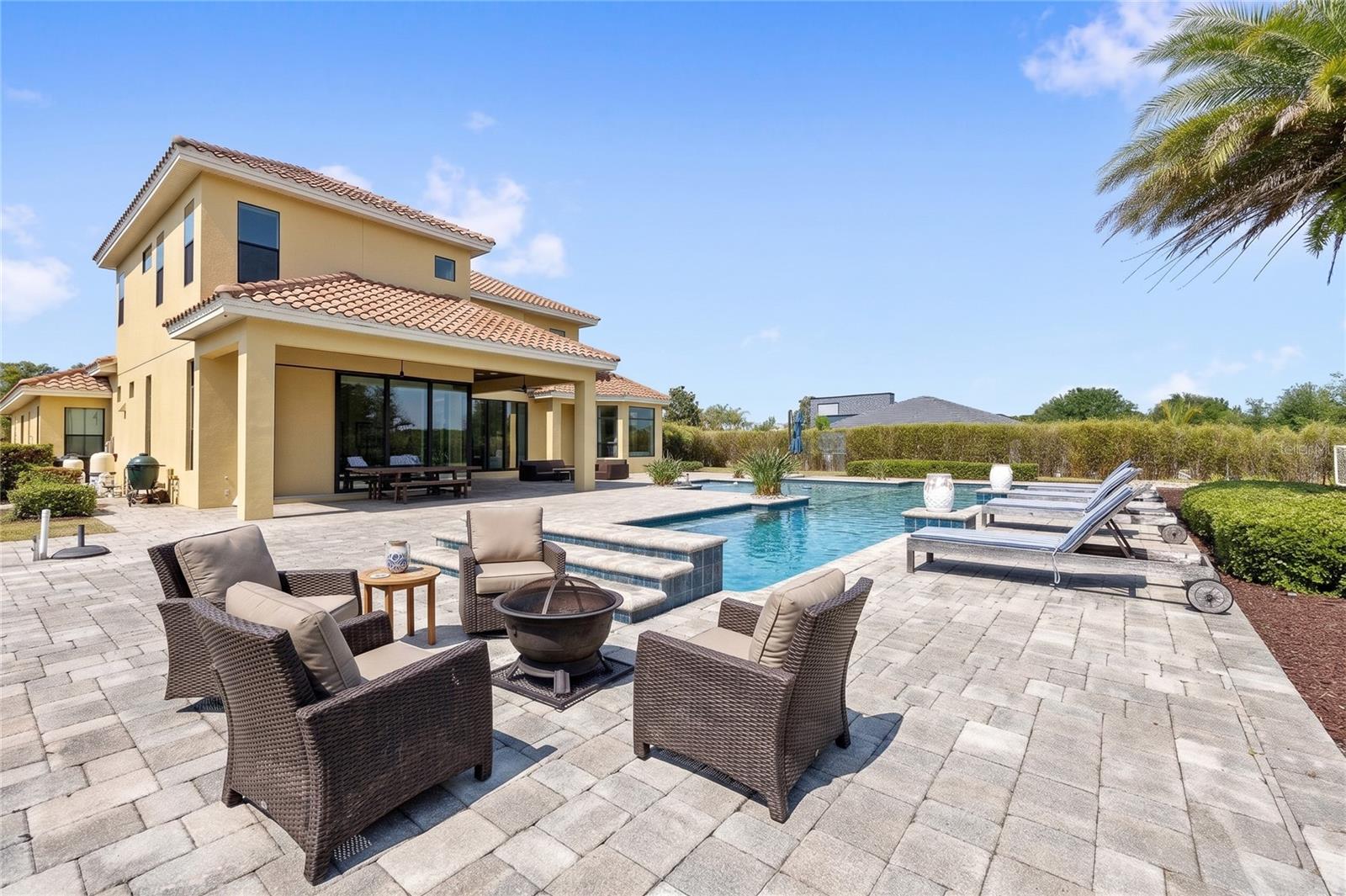 HEATHROW COUNTRY ESTATE - Residential