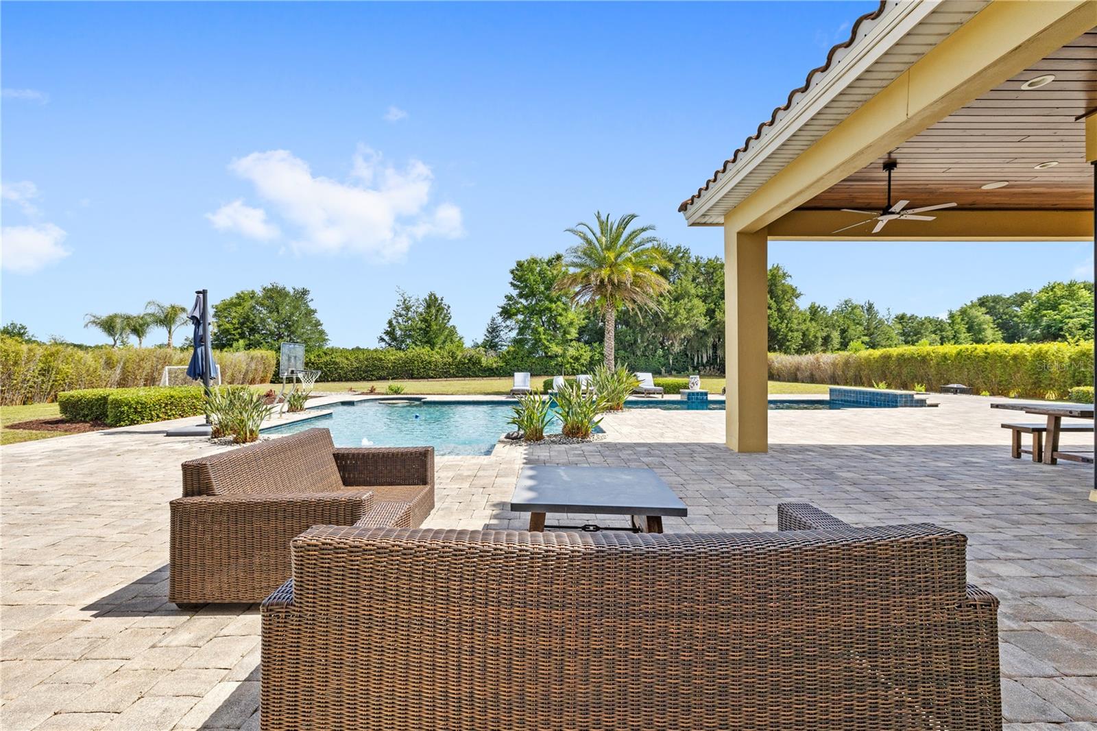 HEATHROW COUNTRY ESTATE - Residential