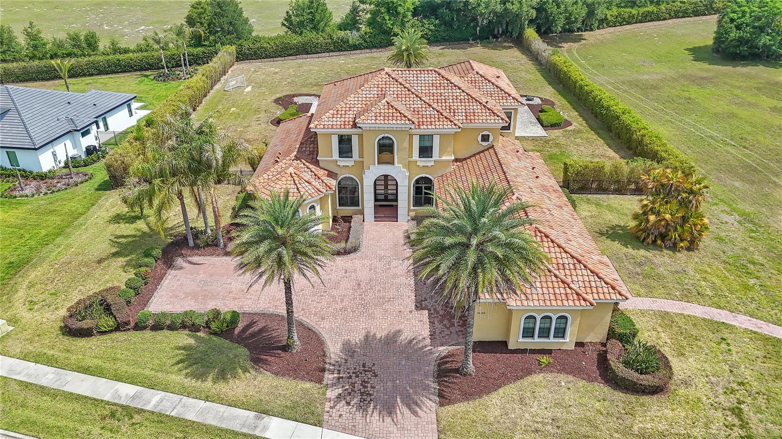 HEATHROW COUNTRY ESTATE - Residential