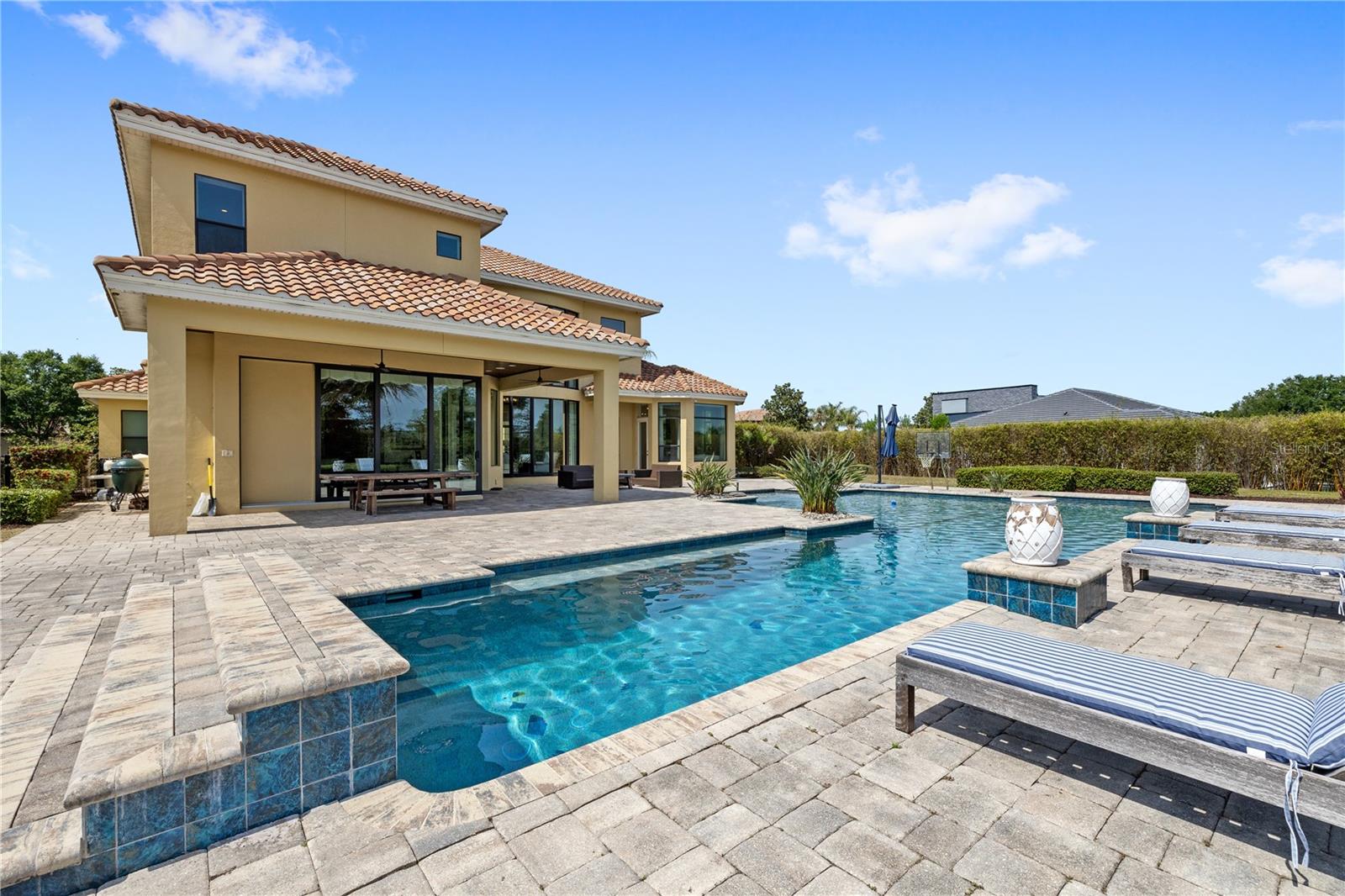 HEATHROW COUNTRY ESTATE - Residential