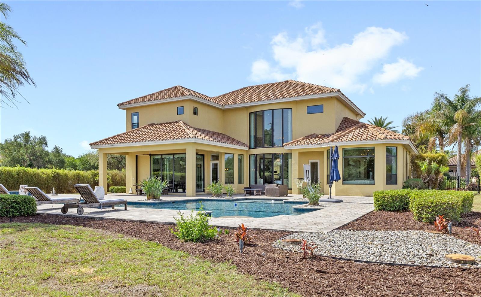 HEATHROW COUNTRY ESTATE - Residential