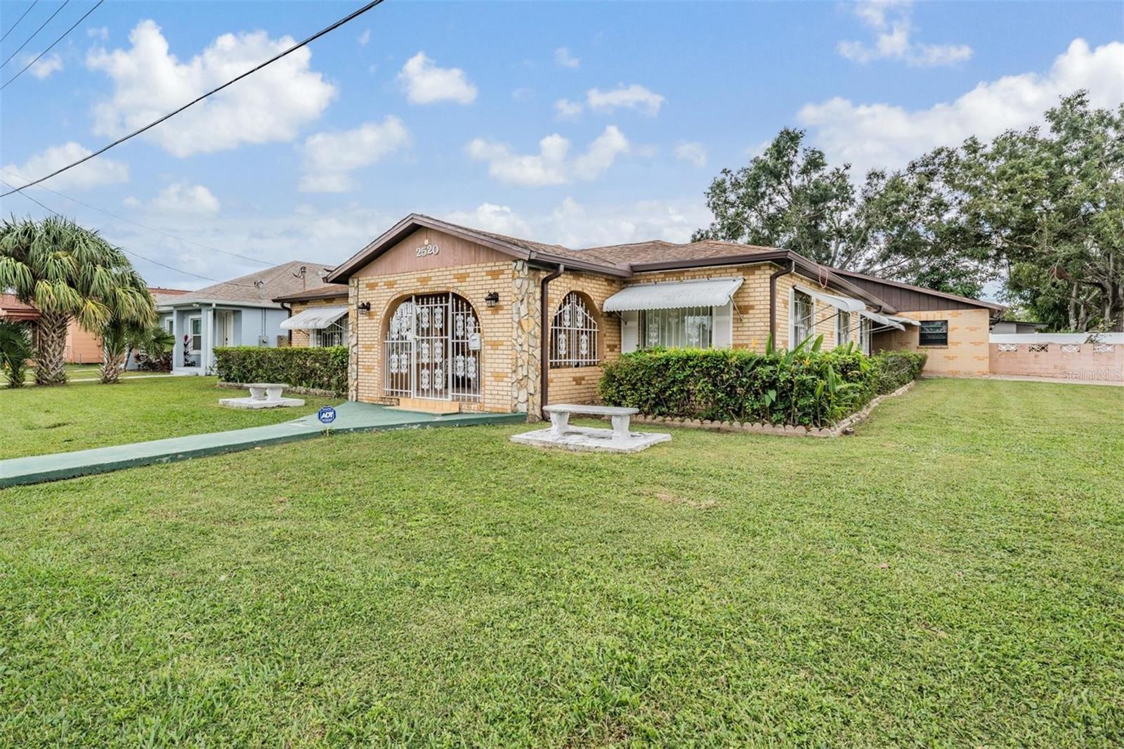 VILLA ST LOUIS - Residential