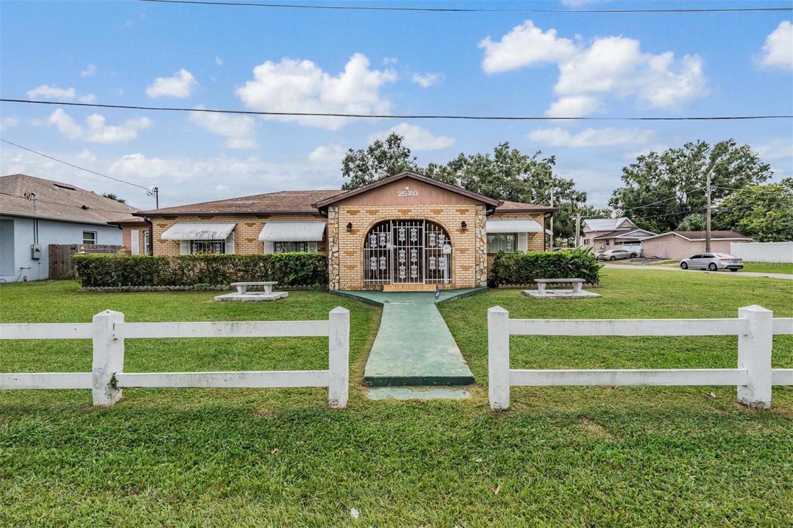 VILLA ST LOUIS - Residential