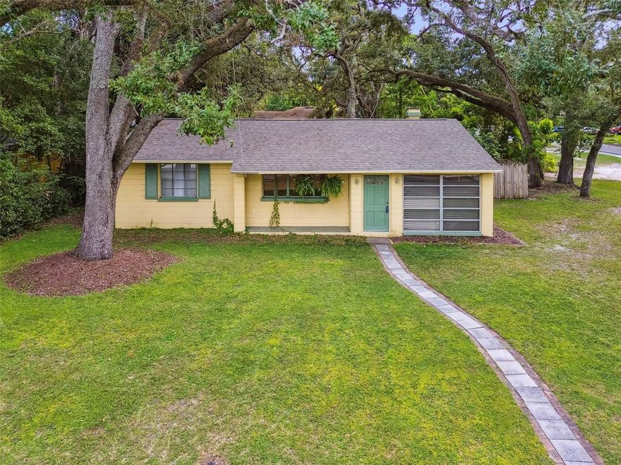 Awesome corner lot home in Seminole Heights with a one-car garage and huge lot.  The house is  2/1 but has a huge bonus area with big, beautiful windows. Kitchwen is open to the family room and a great a size for hosting parties and entertaining.  Last tenant stayed for over 5 years!!!  Make this house your home~~~