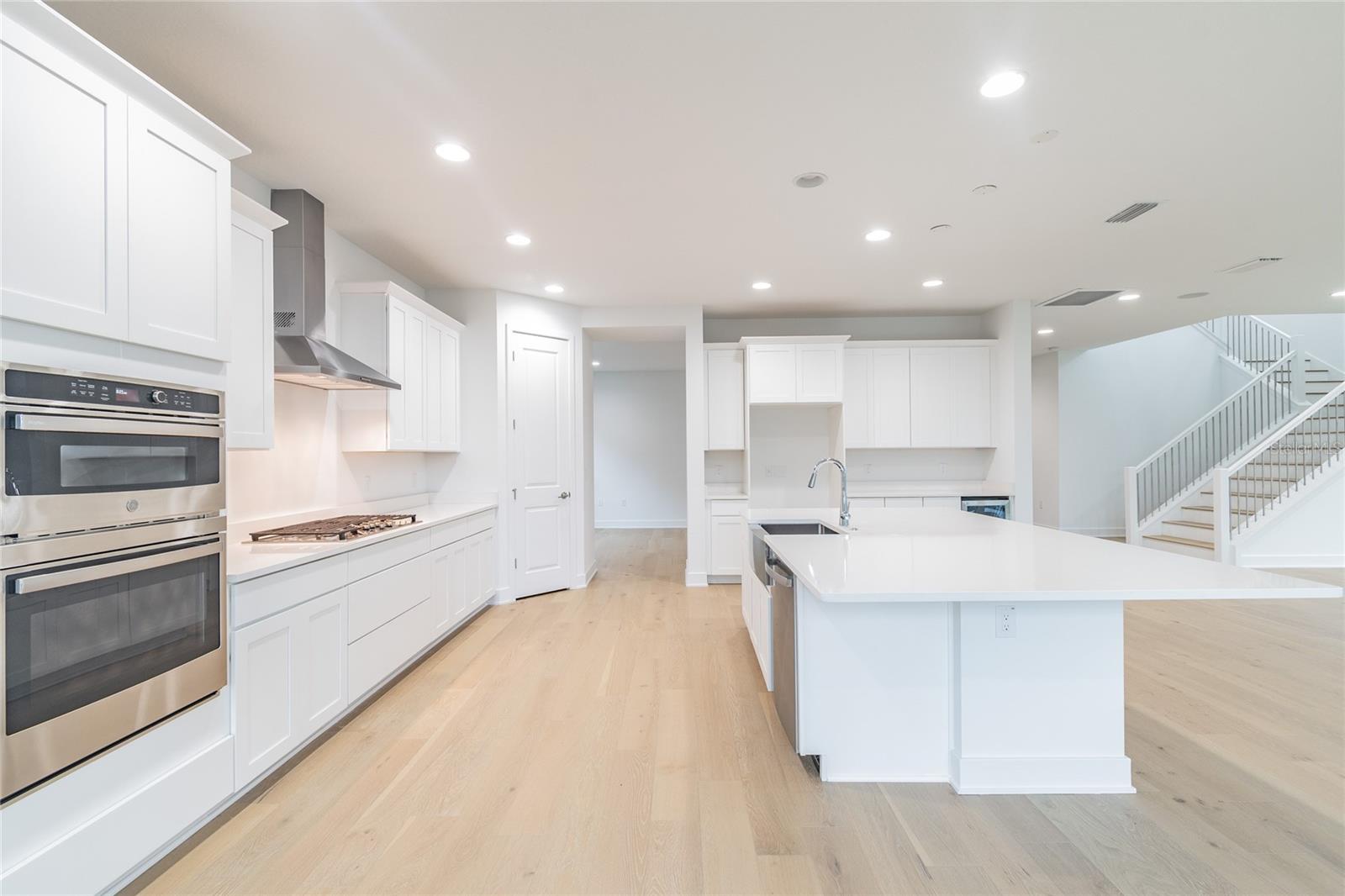 720 W PENINSULAR STREET