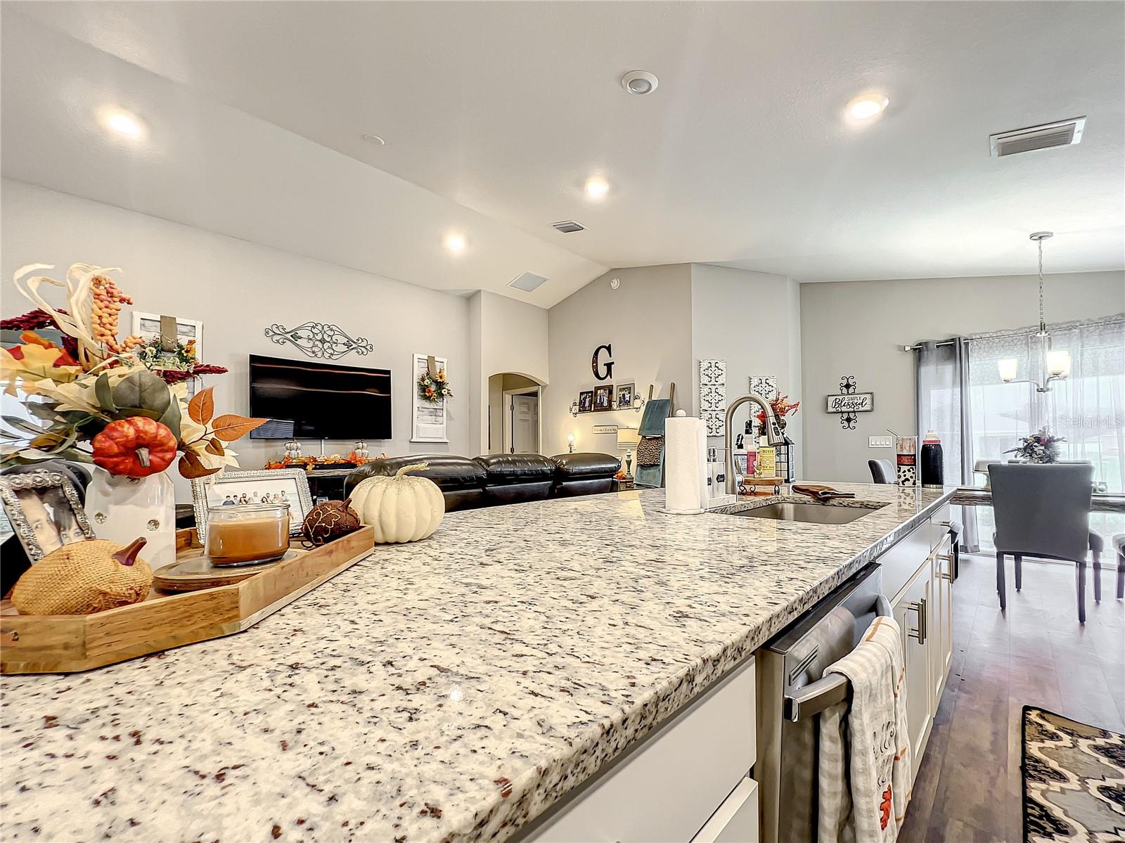 SUMMERCREST - Residential