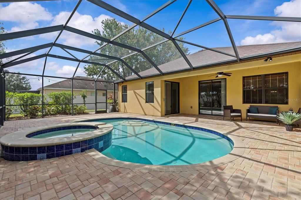 Photo of 11008 Wembley Landing Drive, Lithia, FL 33547 (MLS # TB8425373)