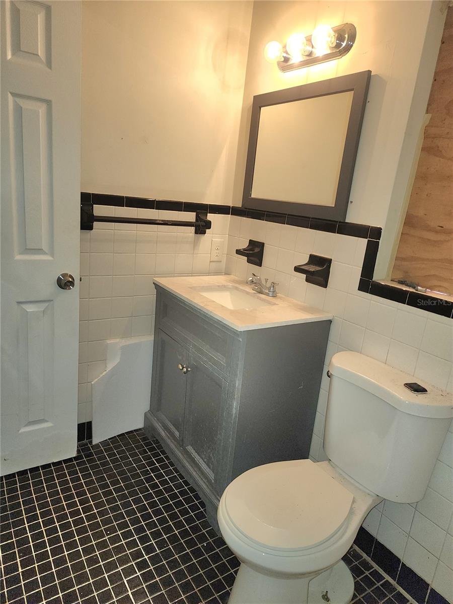 HILLTOP MANOR - Residential Income