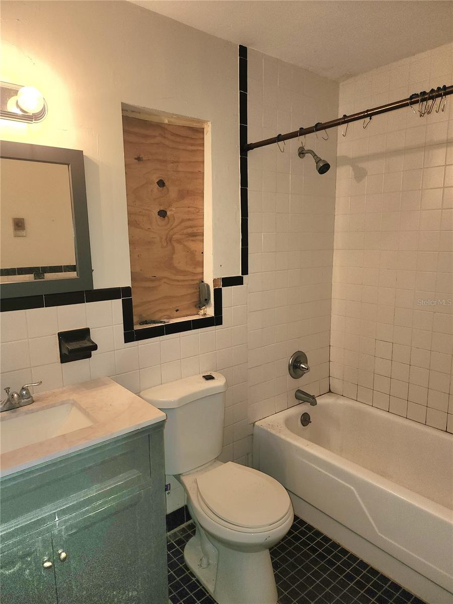 HILLTOP MANOR - Residential Income