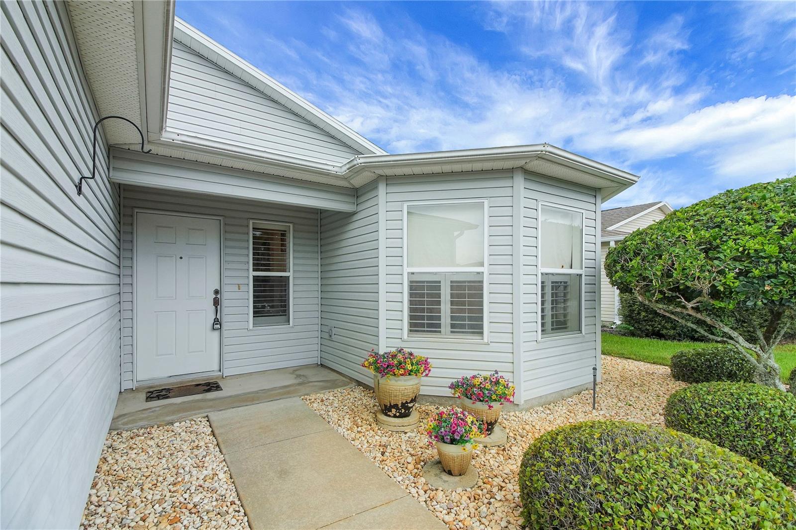 909 EAGLES LANDING