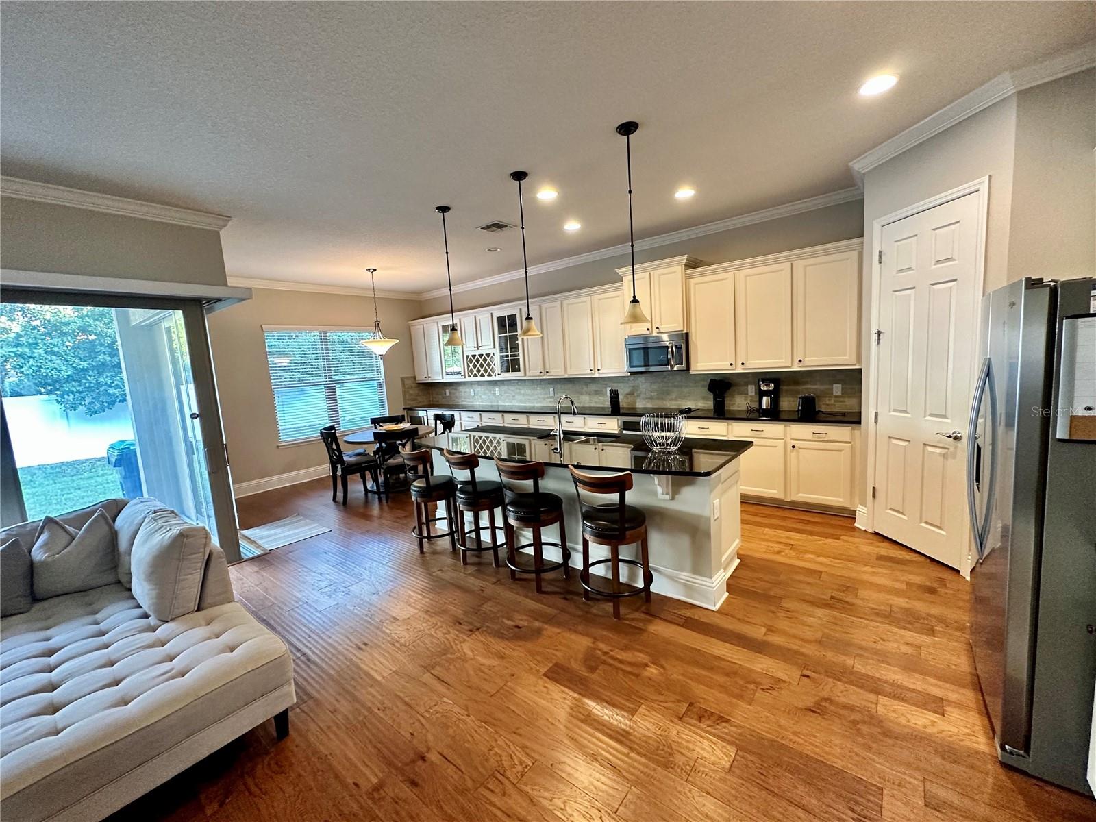 9569 ROYAL ESTATES BOULEVARD