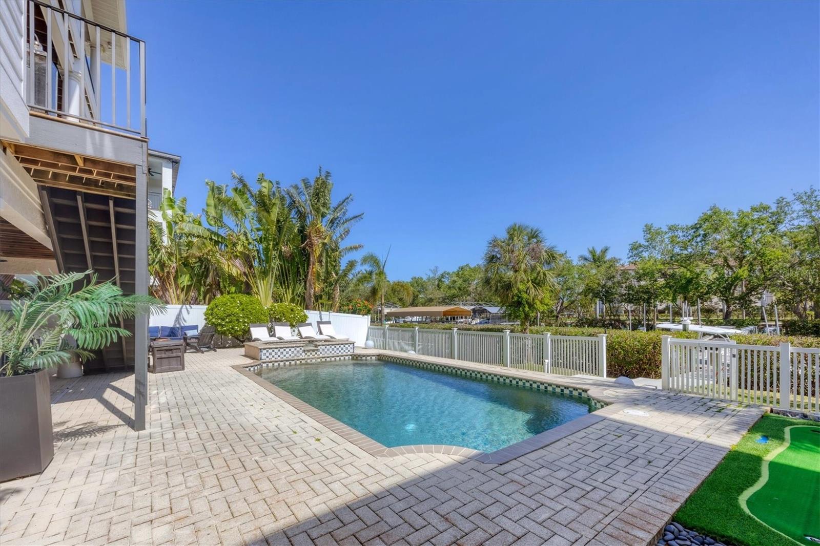 HAWKS HARBOR - Residential