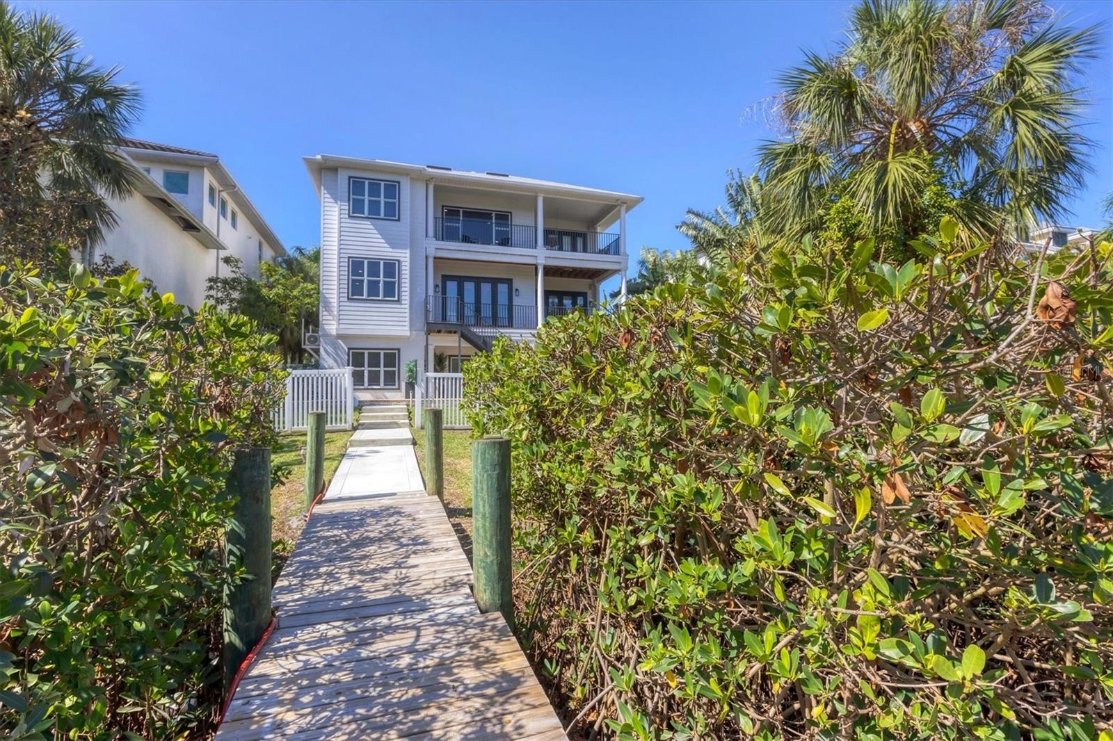 HAWKS HARBOR - Residential