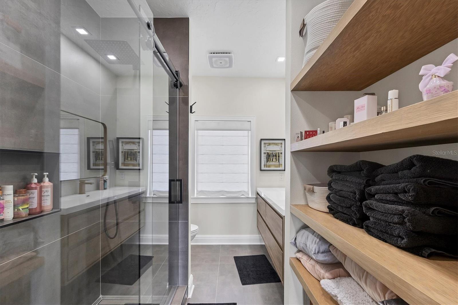 HAWKS HARBOR - Residential