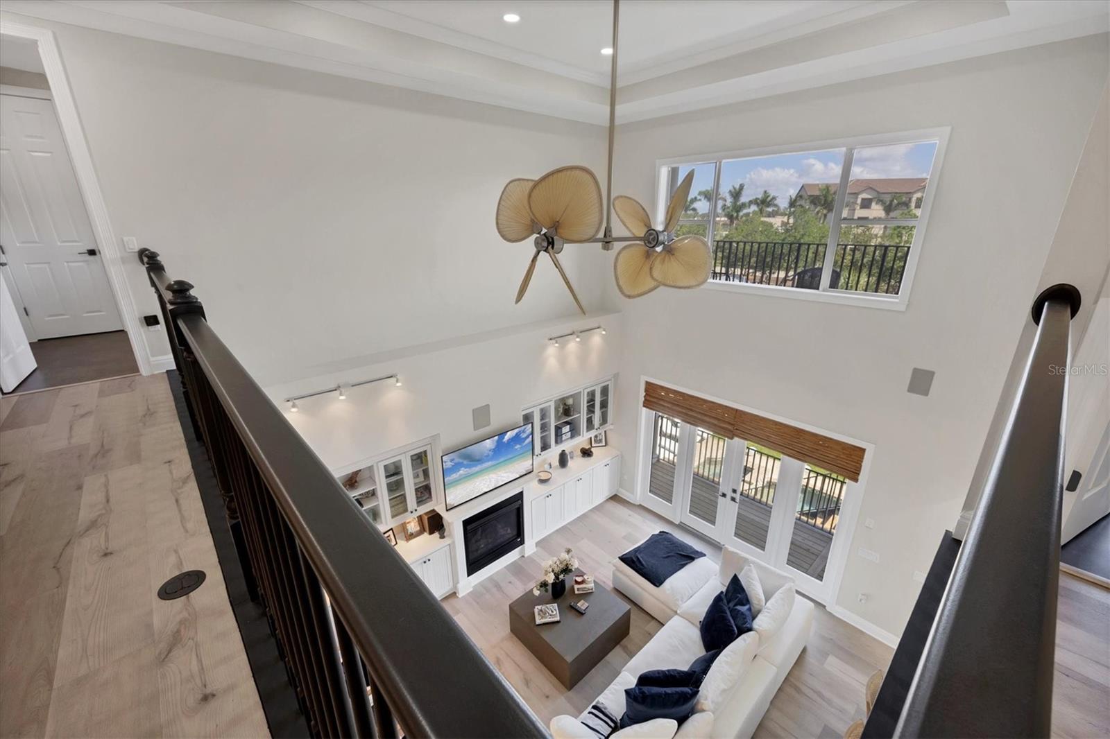 HAWKS HARBOR - Residential